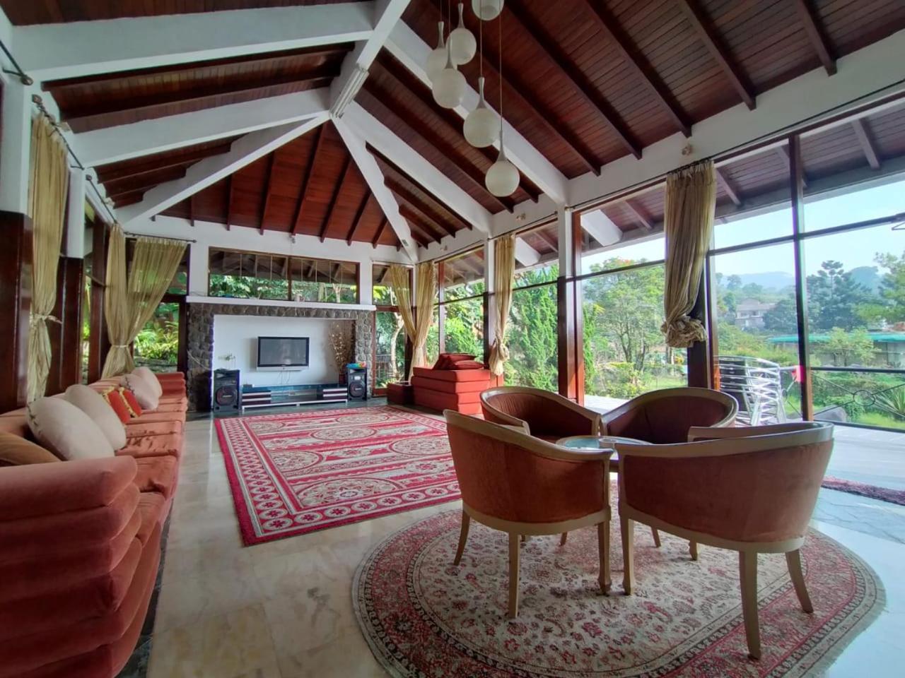 Villa Bukit Danau Lot 14 Cinengangirang Exteriér fotografie